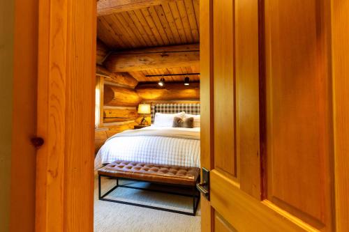 a bedroom with a bed in a log cabin at The Luxury Cabin at Comfort Circle in Ketchum