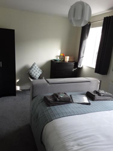 a bedroom with a bed with two robes on it at Freda's Treasure "Freddie's Room" in Par