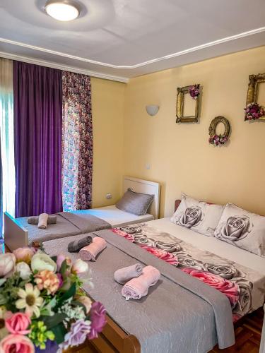 Una cama o camas en una habitación de Villa Kraljevski