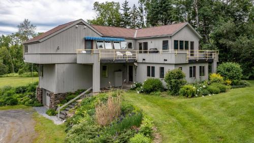 Κήπος έξω από το MAD MEADOWS chalet