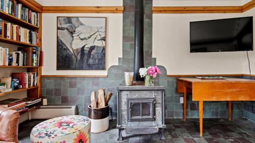 Μια τηλεόραση ή/και κέντρο ψυχαγωγίας στο MAD MEADOWS chalet