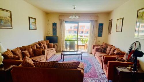 Χώρος καθιστικού στο Valencia Resort North Coast قرية فالنسيا الساحل الشمالي