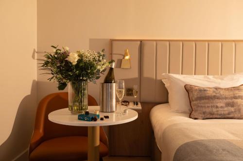 Ein Bett oder Betten in einem Zimmer der Unterkunft The Address Sligo