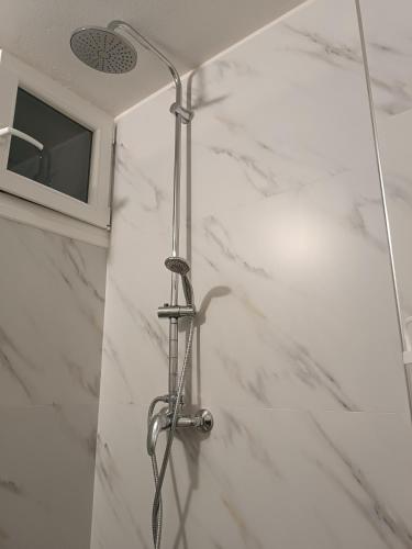 a shower in a bathroom with a tv on the wall at Wave Vibes in Hersonissos