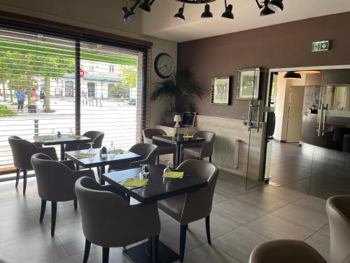 Posezení v ubytování Cit'Hotel Le Chêne Vert