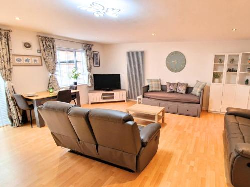 a living room with a couch and a table at Luxury City Centre Apartment- Free Parking in Leicester