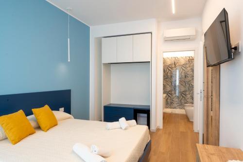 Ένα ή περισσότερα κρεβάτια σε δωμάτιο στο Sea Windows Suite 2