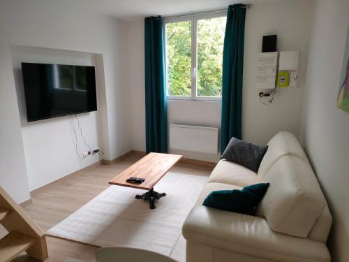 TV a/nebo společenská místnost v ubytování La petite maison