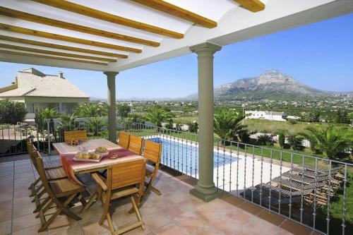 Villa Tia Elanor by Villa Plus