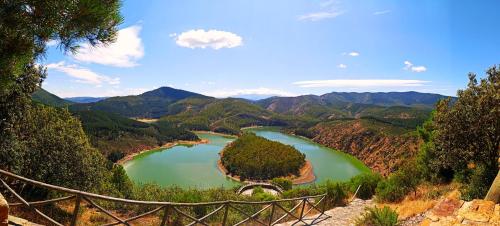 Příroda nedaleko venkovského domu