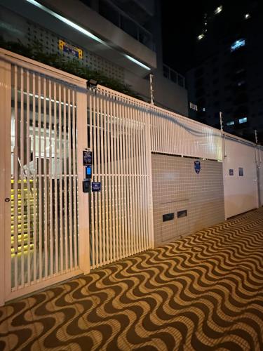 Foto sihtkohas Praia Grande asuva majutusasutuse Canto do Forte, Próx. á Praia, Churrasqueira, Ar-cond, Wi-fi ,Vaga de Garagem, Acomoda até 5 pessoas galeriist