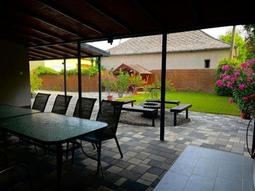 Tahiti Garden Apartman