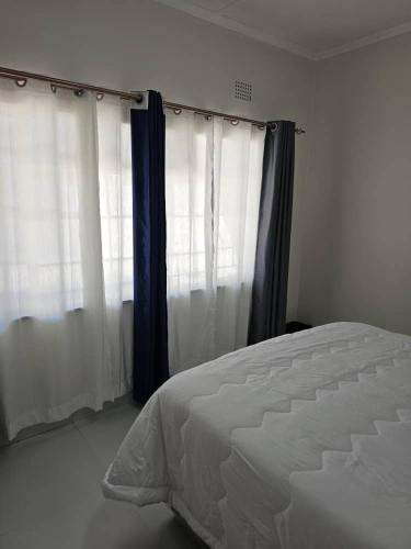 Ένα ή περισσότερα κρεβάτια σε δωμάτιο στο Kasuda House - Rent the entire house