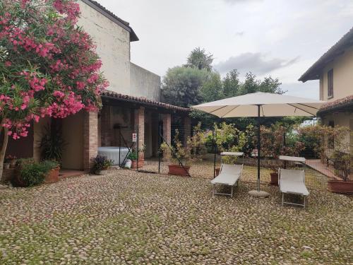 Foto dalla galleria di Perfect Night Bed & Breakfast a Govone