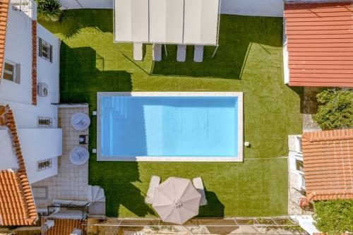 Kolam renang di atau dekat dengan Villa View - Athens Riviera with private pool