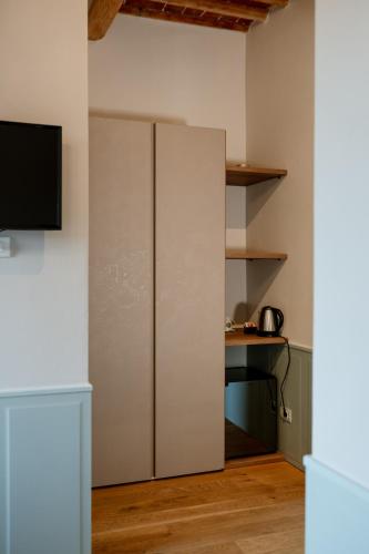 a kitchen with a refrigerator and a desk at Neoclassico by Tiziana Monaldi in Pitigliano