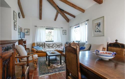 Posezení v ubytování Lovely Home In Trebbiantico Di Pesaro