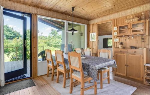a dining room with a table and chairs at Three-Bedroom Holiday Home In Follenslev in Føllenslev