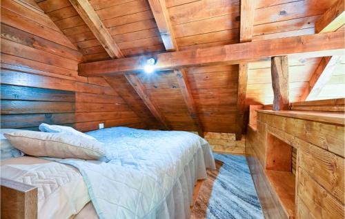a bedroom with a bed in a wooden cabin at Amazing Home In Vinica Breg With Wifi in Gorušenjak