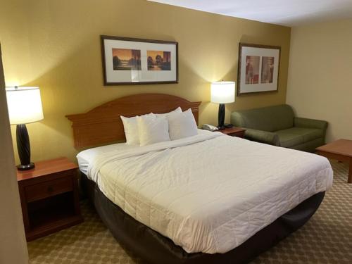 Ένα ή περισσότερα κρεβάτια σε δωμάτιο στο Quality Inn & Suites