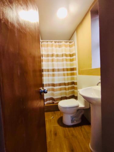 Un baño de Flying Dog Hostel Cusco