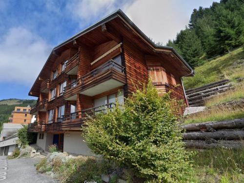 Charmant 2 pièces avec balcon et parking, proche centre et remontées mécaniques !