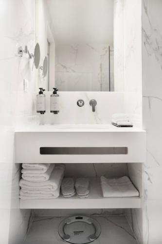 Salle de bains dans l'établissement Luwian Athens Boutique Hotel