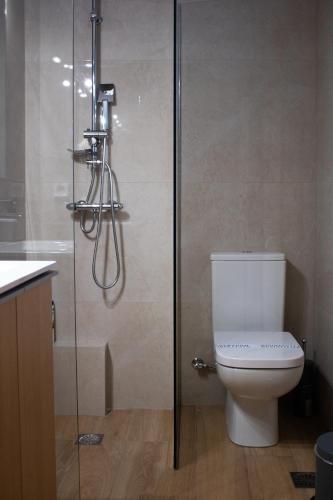 Bagno di GIAKOST APARTMENTS V near airport