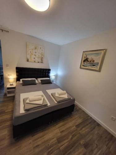 Postel nebo postele na pokoji v ubytování Apartmani i sobe Mara