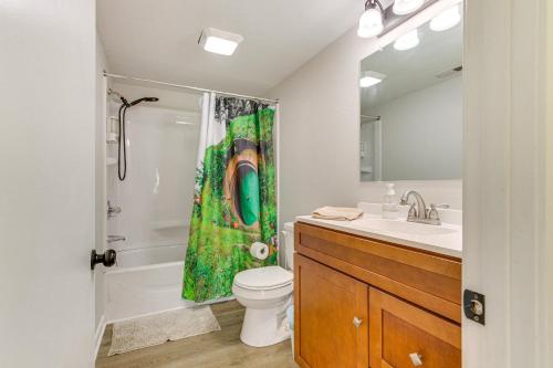 Bilik mandi di Expansive Florence Home about 6 Mi to Downtown!