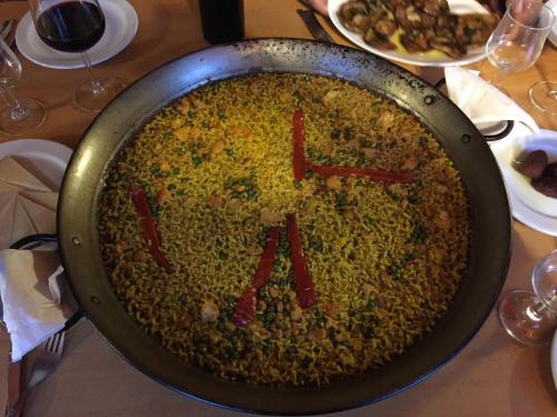 a pan filled with food with a letter k on it at Masía La Safranera in Alcoy