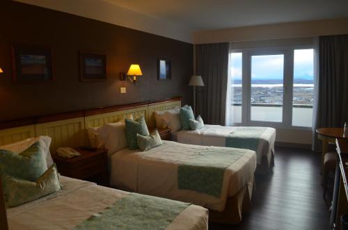 Ένα ή περισσότερα κρεβάτια σε δωμάτιο στο Alto Calafate Hotel