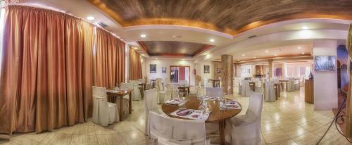 Tselikas Hotelにあるレストランまたは飲食店