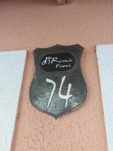 a cake with the number on top of it at diRoma Fiori - Apartamentos JN in Caldas Novas