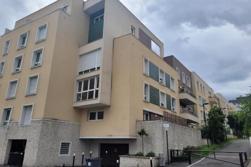 Nice T2 with balcony near Paris