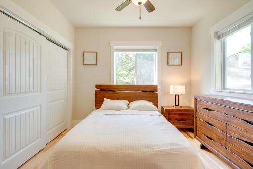 Katil atau katil-katil dalam bilik di Peaceful Hendersonville Home Less Than 2 Mi to Main St!