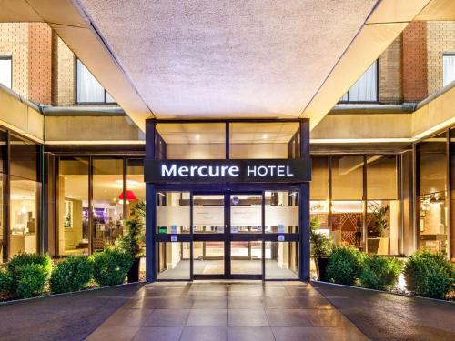 Η πρόσοψη ή η είσοδος του Mercure Telford Centre Hotel
