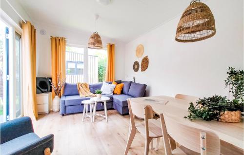 Χώρος καθιστικού στο Awesome Home In Heinkenszand With Wifi