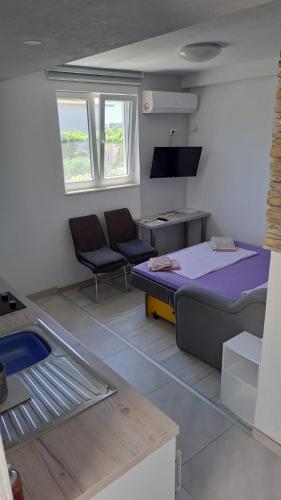 Televisyen dan/atau pusat hiburan di Stone Guest House