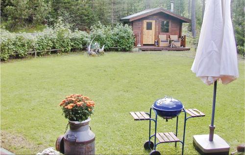 Zahrada ubytování Nice Home In Kälarne With Sauna