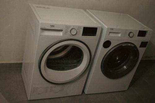 a washing machine and a dryer in a room at Emily Apartments 2 in Chrysoupolis