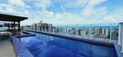 Bazén v ubytování CABO BRANCO 200m do mar 2 dorm, piscina +garagem! nebo v jeho okolí