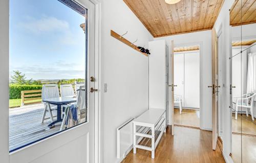Μπαλκόνι ή βεράντα στο Amazing Home In Ebeltoft With Wifi