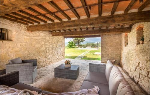 Χώρος καθιστικού στο 5 Bedroom Gorgeous Home In Arezzo