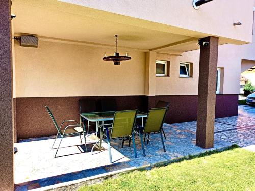Patio nebo venkovní prostory v ubytování Luka Apartment in the center of Ohrid