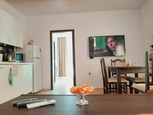 Кухня или кухненски бокс в 1BR Апартамент Дейзи - Теди в Бяла