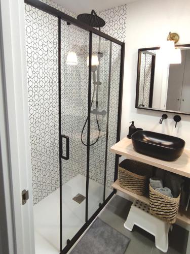 a bathroom with a glass shower with a sink at Casa Koala VT14462 in Pinto