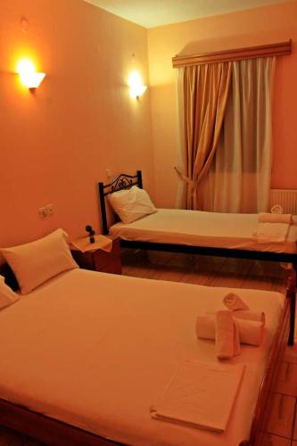 a bedroom with two beds and a window at Guesthouse Bizani in Néon Bizánion