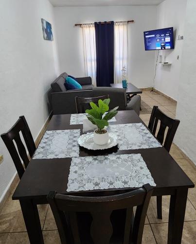 Televisyen dan/atau pusat hiburan di Casa céntrica, en privada con acceso controlado