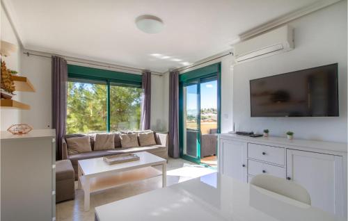 TV a/nebo společenská místnost v ubytování Nice Apartment In Orihuela With Wifi